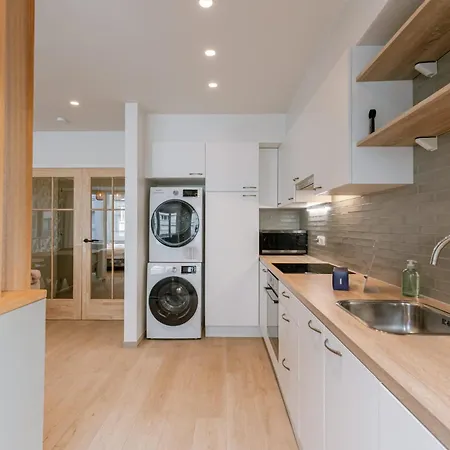 Cozy & Near The In Apartment *